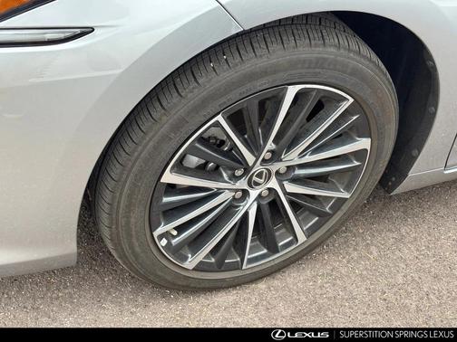 2025 Lexus ES 300h Base