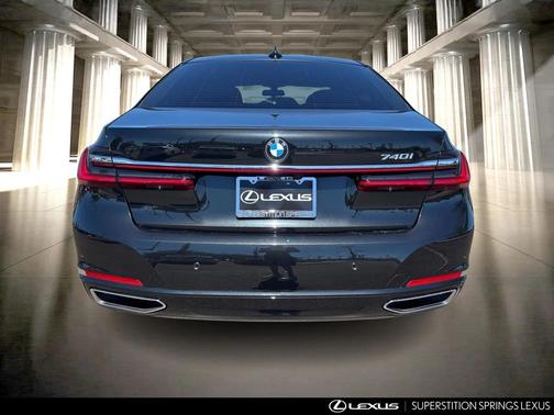 2022 BMW 740 i