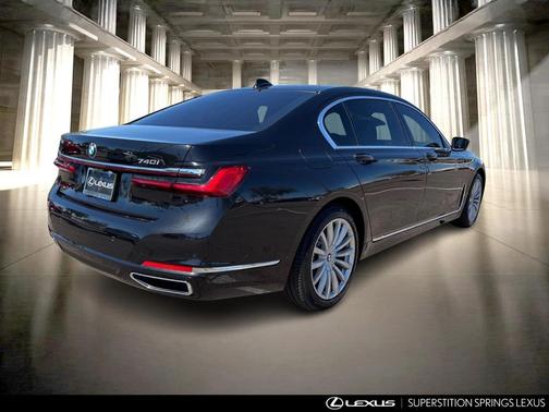 2022 BMW 740 i