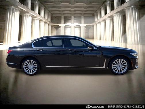 2022 BMW 740 i