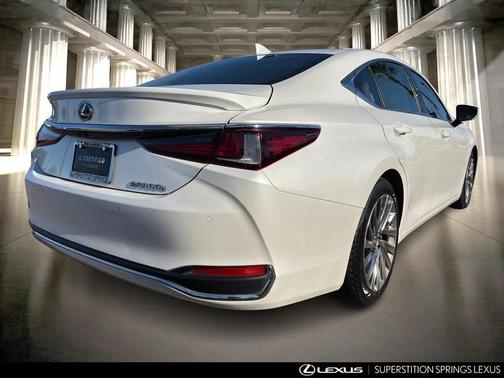 2023 Lexus ES 300h Ultra Luxury