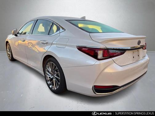 2023 Lexus ES 300h Ultra Luxury