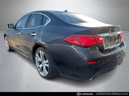 2017 INFINITI Q70 3.7