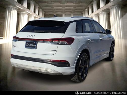 2022 Audi e-tron Premium Plus