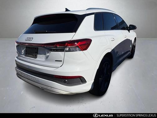 2022 Audi e-tron Premium Plus