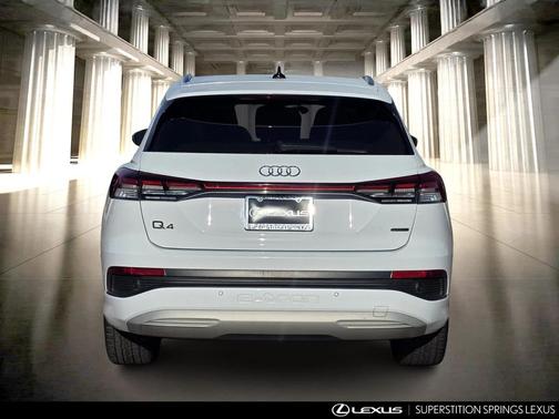 2022 Audi e-tron Premium Plus