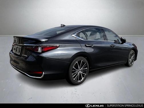 2025 Lexus ES 300h Base