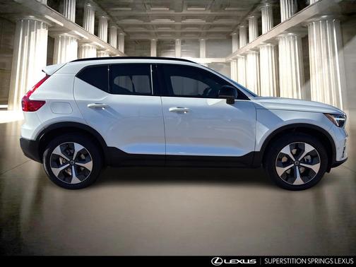 2024 Volvo XC40 B5 Plus Dark