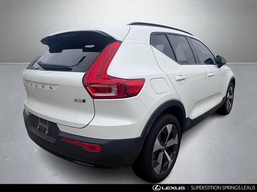 2024 Volvo XC40 B5 Plus Dark
