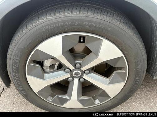 2024 Volvo XC40 B5 Plus Dark