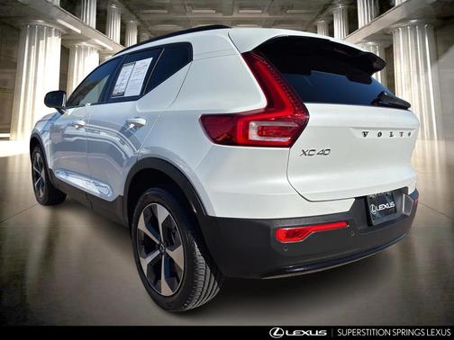 2024 Volvo XC40 B5 Plus Dark