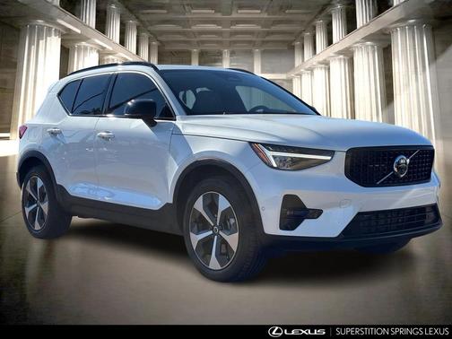 2024 Volvo XC40 B5 Plus Dark