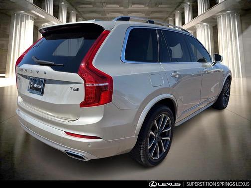 2018 Volvo XC90 T6 Momentum