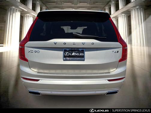 2018 Volvo XC90 T6 Momentum