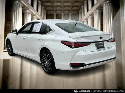 2022 Lexus ES 300h Base