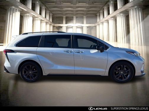 2022 Toyota Sienna XSE 7 Passenger
