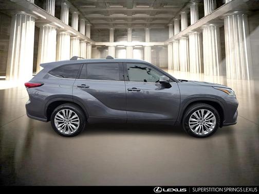 2023 Toyota Highlander Hybrid Platinum