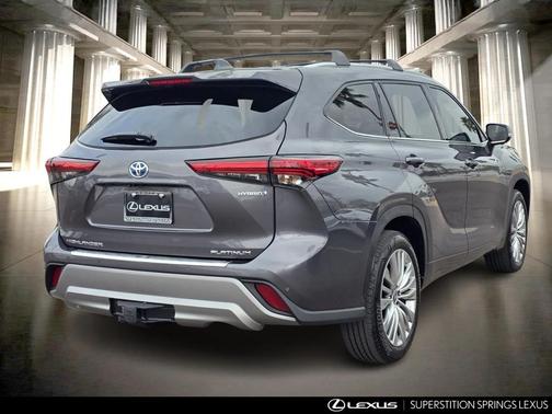2023 Toyota Highlander Hybrid Platinum