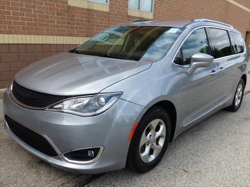 2017 Chrysler Pacifica Touring-L Plus
