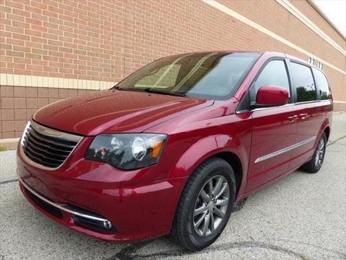 2016 Chrysler Town & Country S