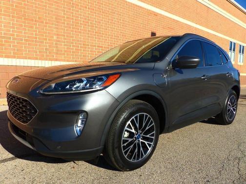 2022 Ford Escape Titanium