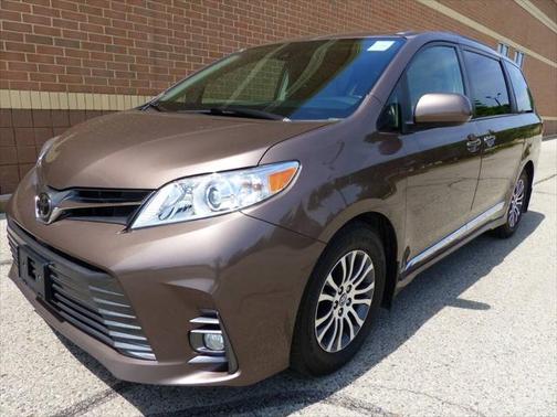 2018 Toyota Sienna XLE