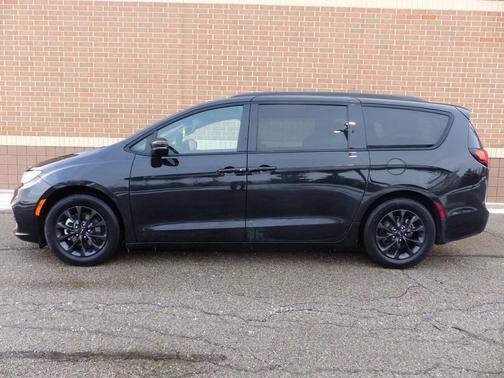 2021 Chrysler Pacifica Touring 4dr Mini Van