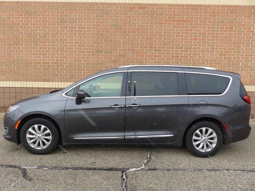 2018 Chrysler Pacifica Touring-L