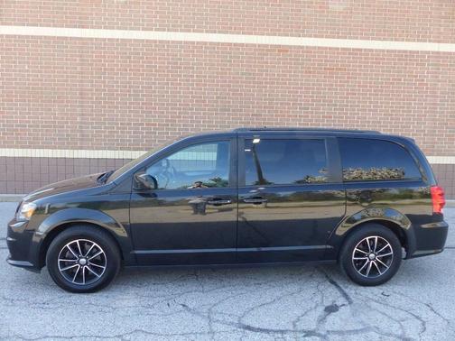 Black 2018 Dodge Grand Caravan GT