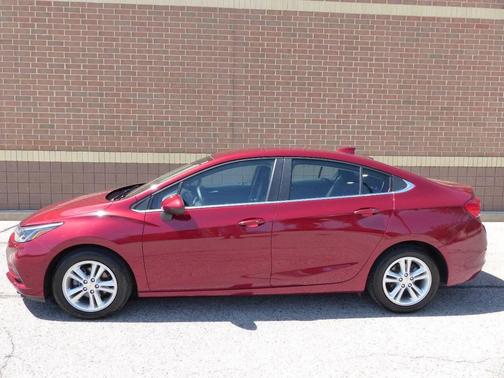 Maroon 2017 Chevrolet Cruze LT