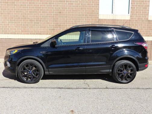 Black 2017 Ford Escape SE