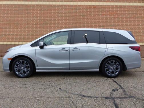 2025 Honda Odyssey Touring 4dr Mini Van
