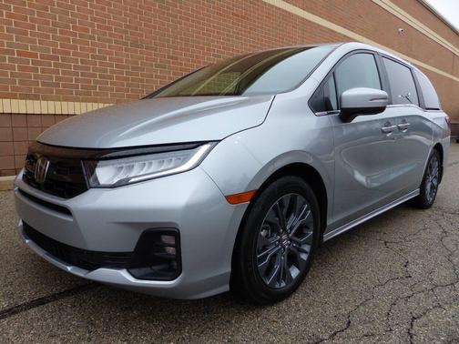 2025 Honda Odyssey Touring 4dr Mini Van