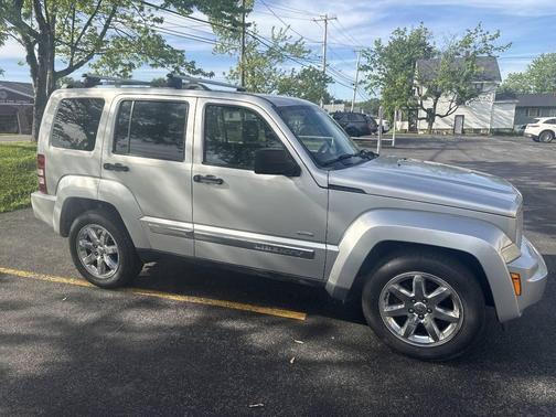 Bright Silver Metallic Clearcoat 2012 Jeep Liberty Sport