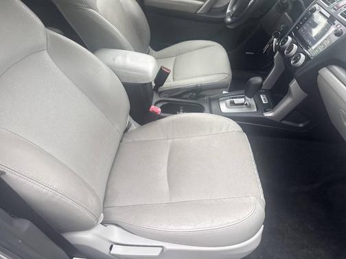 Ice Silver Metallic 2016 Subaru Forester 2.5i Limited
