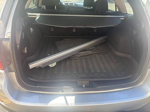 Ice Silver Metallic 2016 Subaru Outback 2.5i Premium