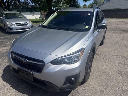 Ice Silver Metallic 2019 Subaru Crosstrek 2.0i