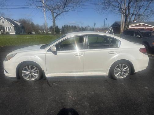 Satin White Pearl 2013 Subaru Legacy Premium