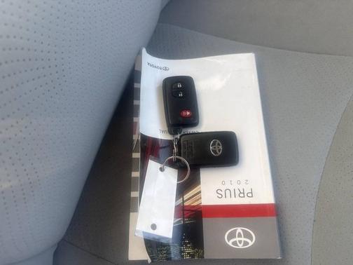 2010 Toyota Prius III