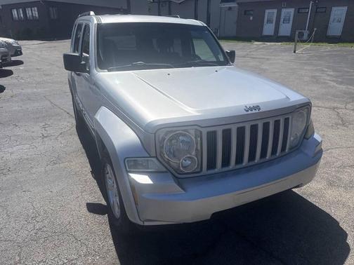 Bright Silver Metallic Clearcoat 2012 Jeep Liberty Sport