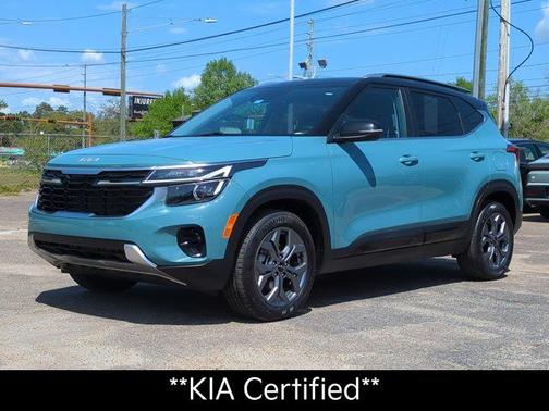 Pluton Blue/Black Roof 2024 Kia Seltos S