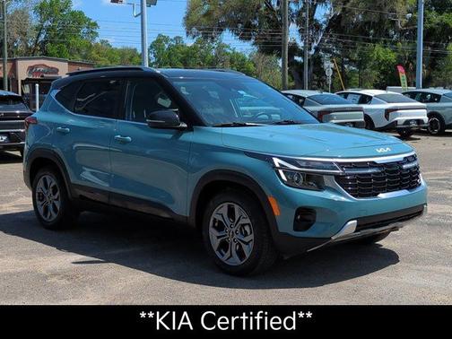 Pluton Blue/Black Roof 2024 Kia Seltos S