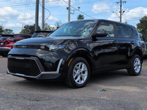 Fusion Black 2025 Kia Soul LX