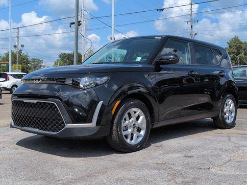 Fusion Black 2025 Kia Soul LX