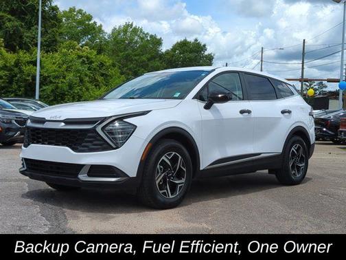 White Pearl 2025 Kia Sportage LX SUV