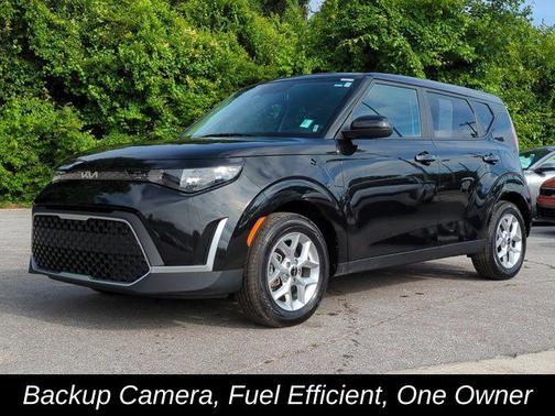 Fusion Black 2025 Kia Soul LX