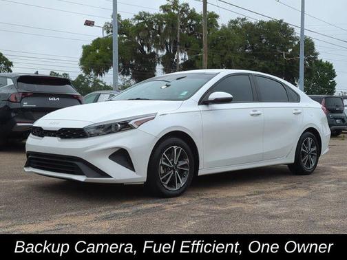 Snow White Pearl 2023 Kia Forte LXS