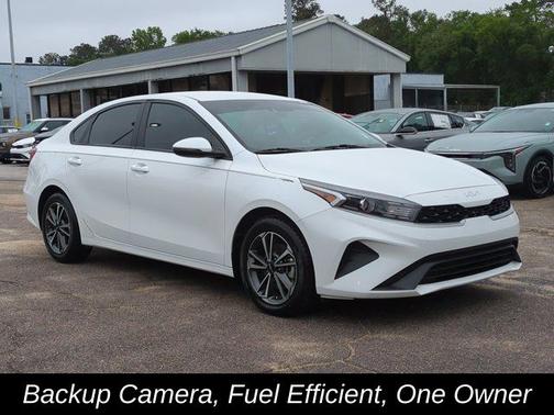 Snow White Pearl 2023 Kia Forte LXS