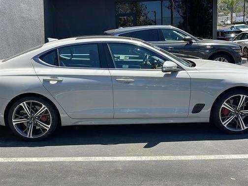 2025 Genesis G70 2.5T RWD