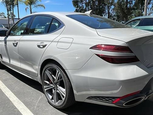 2025 Genesis G70 2.5T RWD